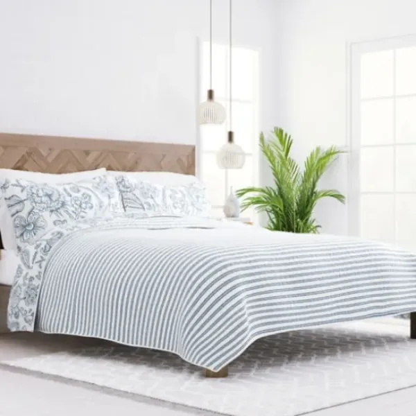 Quilts-Kirkland's Home Blue Jacobean Reversible 3-Pc. King Quilt Set Blue/White