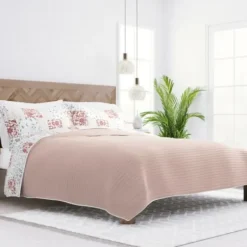 Quilts-Kirkland's Home Blush Patchwork Reversible 3-Pc. Queen Quilt Set Pink/White/Gray