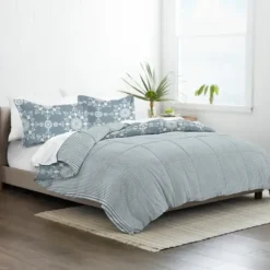 Comforters-Kirkland's Home Daisy Medallion Queen 3-Pc. Comforter Set Blue