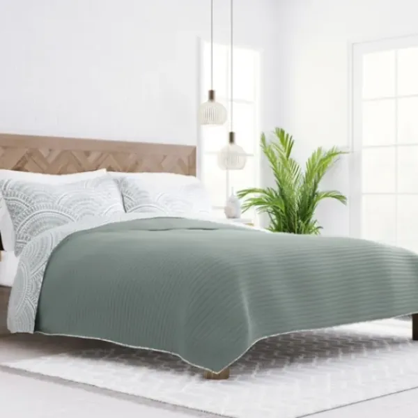 Quilts-Kirkland's Home Green Scalloped Reversible 3-Pc. King Quilt Set Green/White
