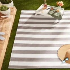 Outdoor Rugs-Kirkland's Home Irene Gray Daffodil Outdoor Area Rug, 4X7 Gray/White