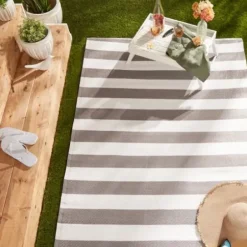Outdoor Rugs-Kirkland's Home Irene Gray Daffodil Outdoor Area Rug, 4X7 Gray/White
