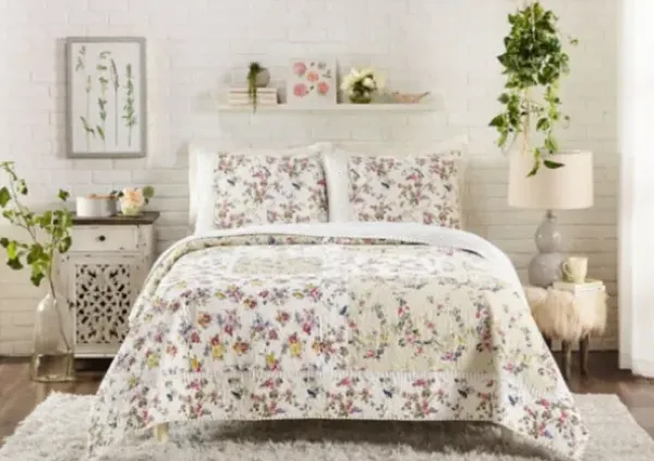 Quilts-Kirkland's Home Jessica Simpson Pink Phillipa King Quilt Set White/Pink