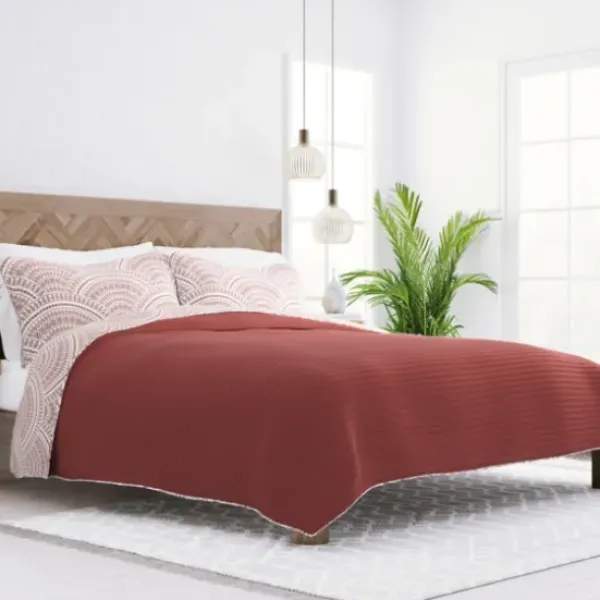 Quilts-Kirkland's Home Terra Scalloped Reversible 3-Pc. King Quilt Set Red/White