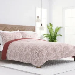 Quilts-Kirkland's Home Terra Scalloped Reversible 3-Pc. Queen Quilt Set Red/White