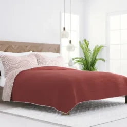 Quilts-Kirkland's Home Terra Scalloped Reversible 3-Pc. Queen Quilt Set Red/White